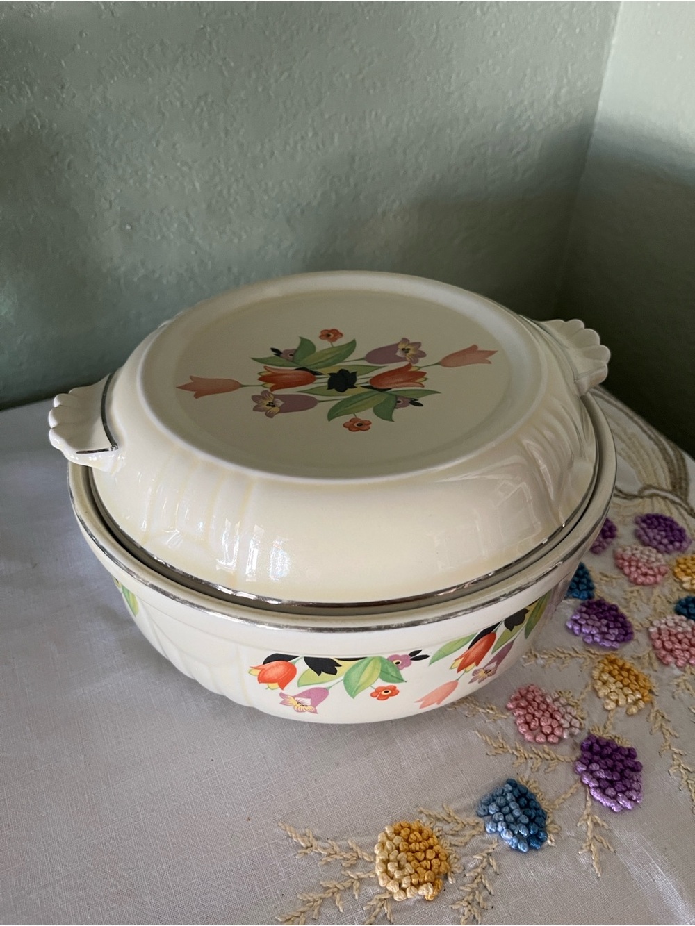 Vintage Hallβs Superior Covered Casserole β Radiance Shape Crocus/Tulip UV